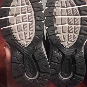 Navy blue New Balance,